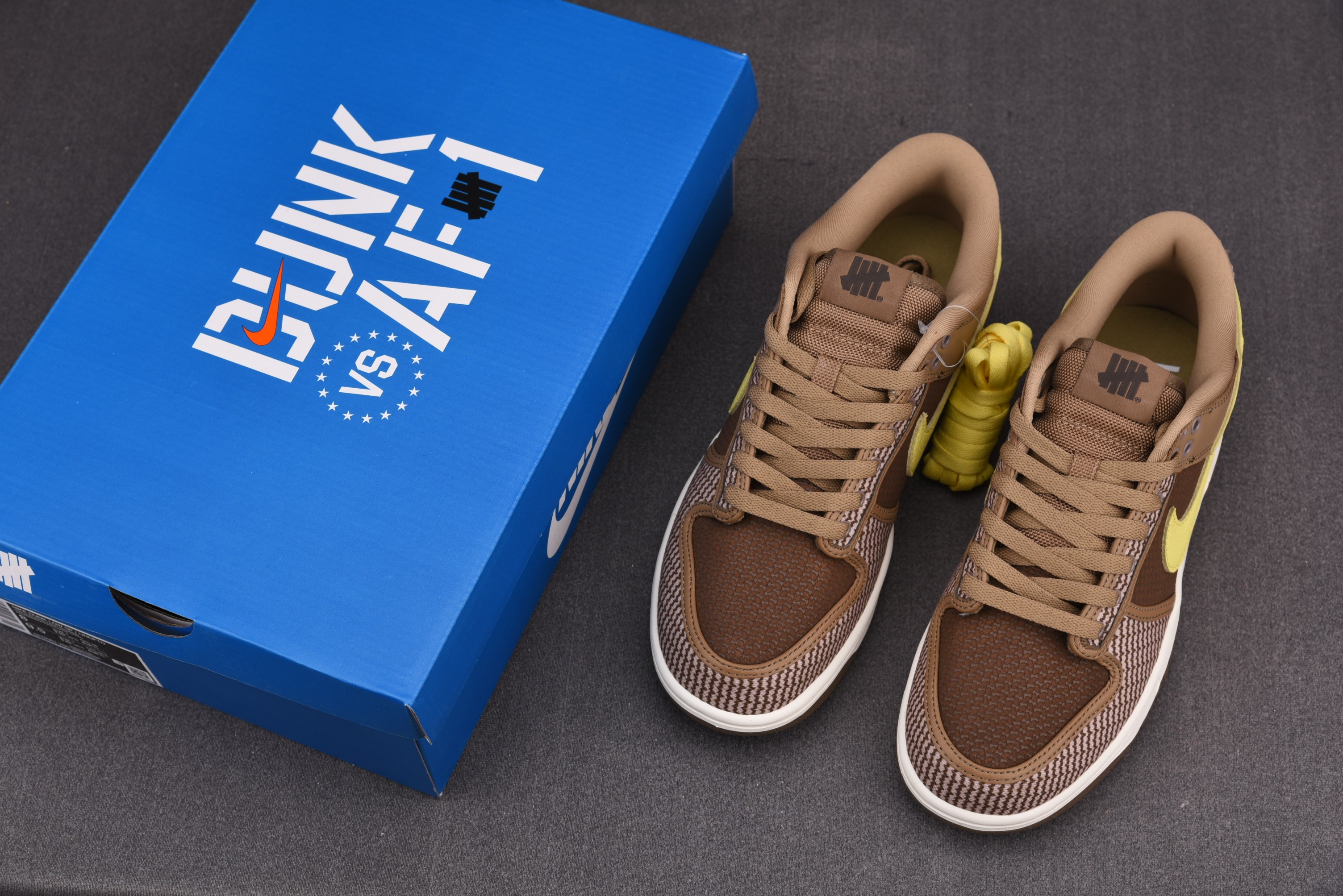 Nike Dunk Low SP UNDEFEATED Canteen Dunk vs. AF1 Pack