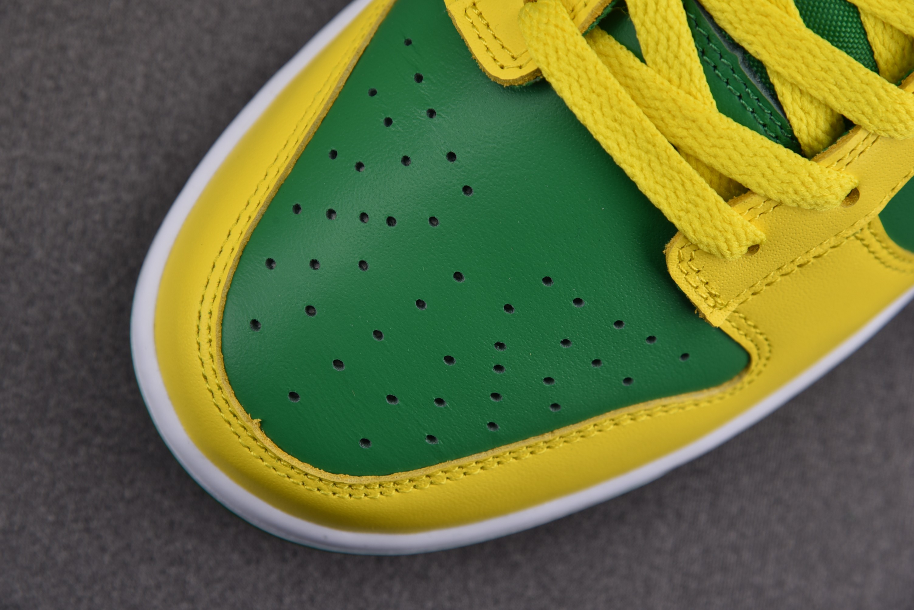 Nike Dunk Low Reverse Brazil
