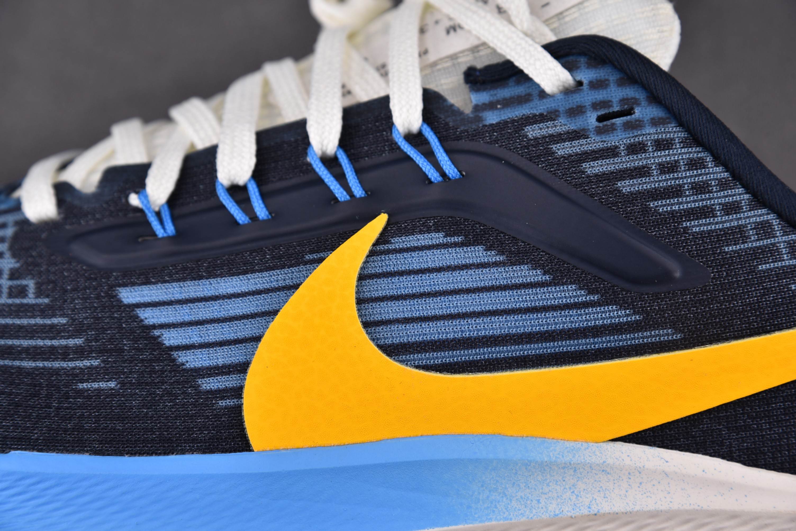Nike Air Zoom Pegasus 39 Premium Obsidian Yellow