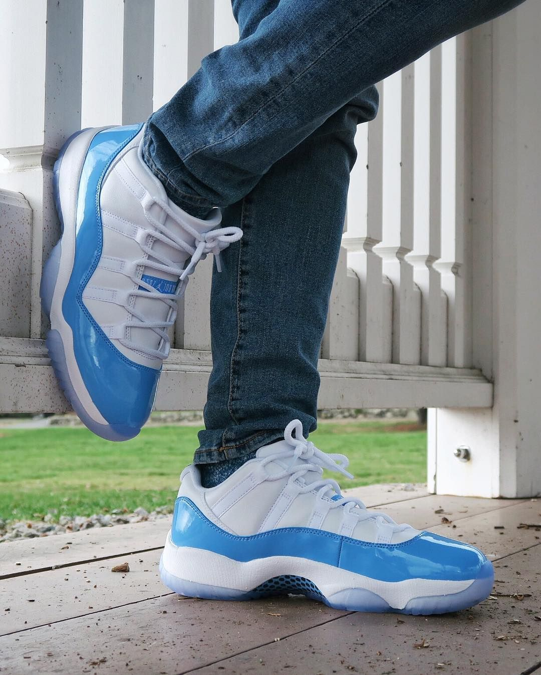 Jordan 11 Retro Low University Blue