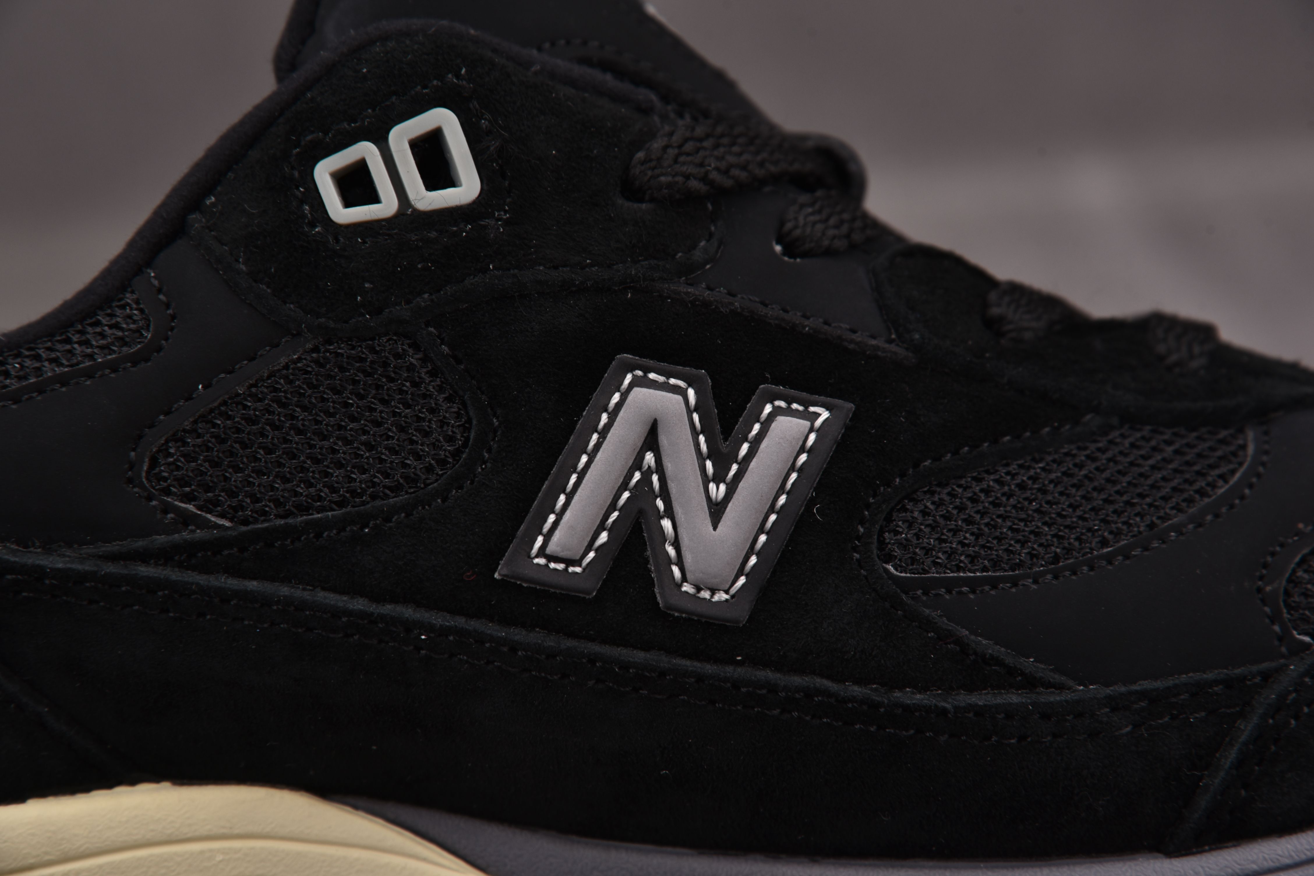 New Balance 992 Black Grey