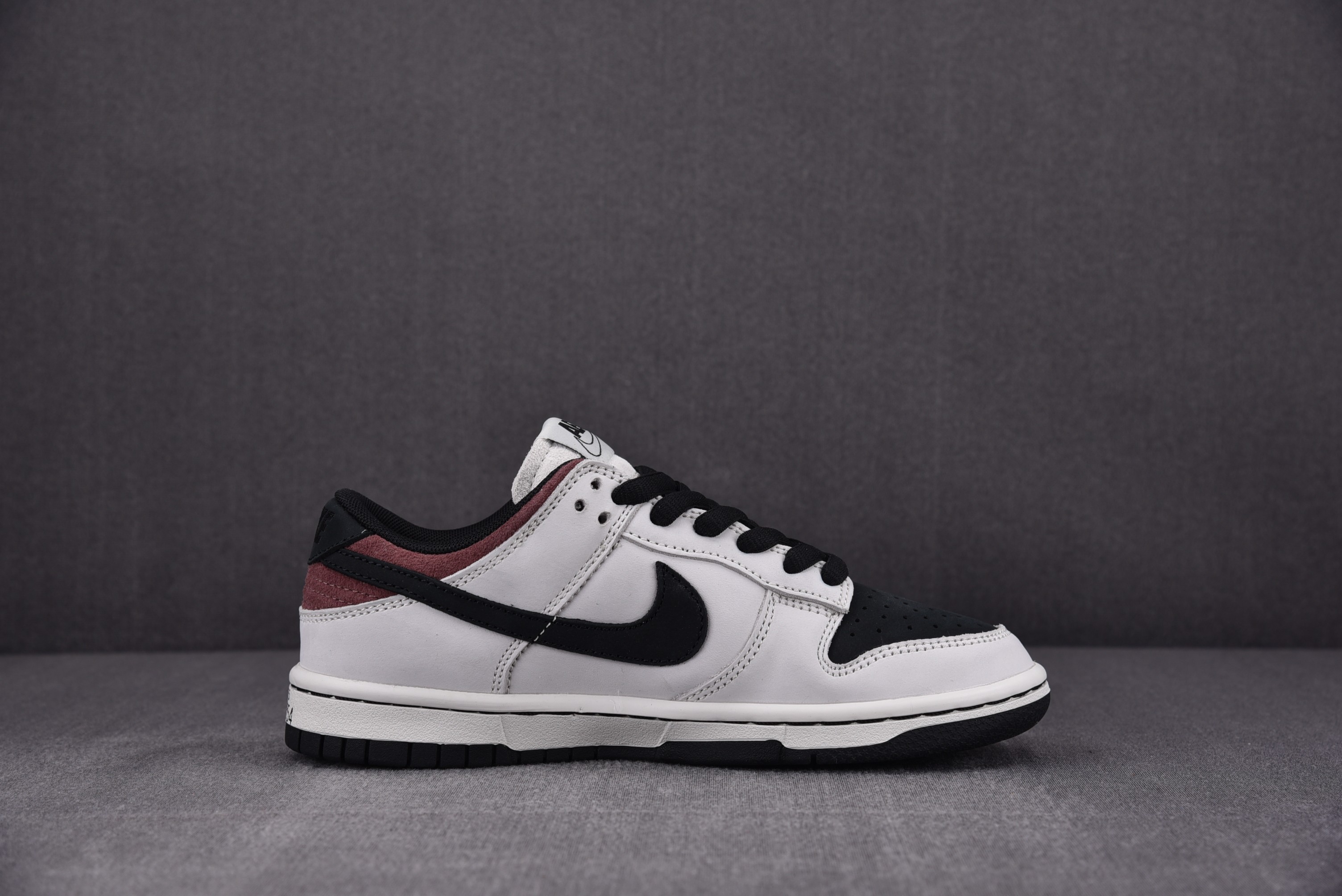 Nike SB Dunk Low INITIAL D/Toyota AE86