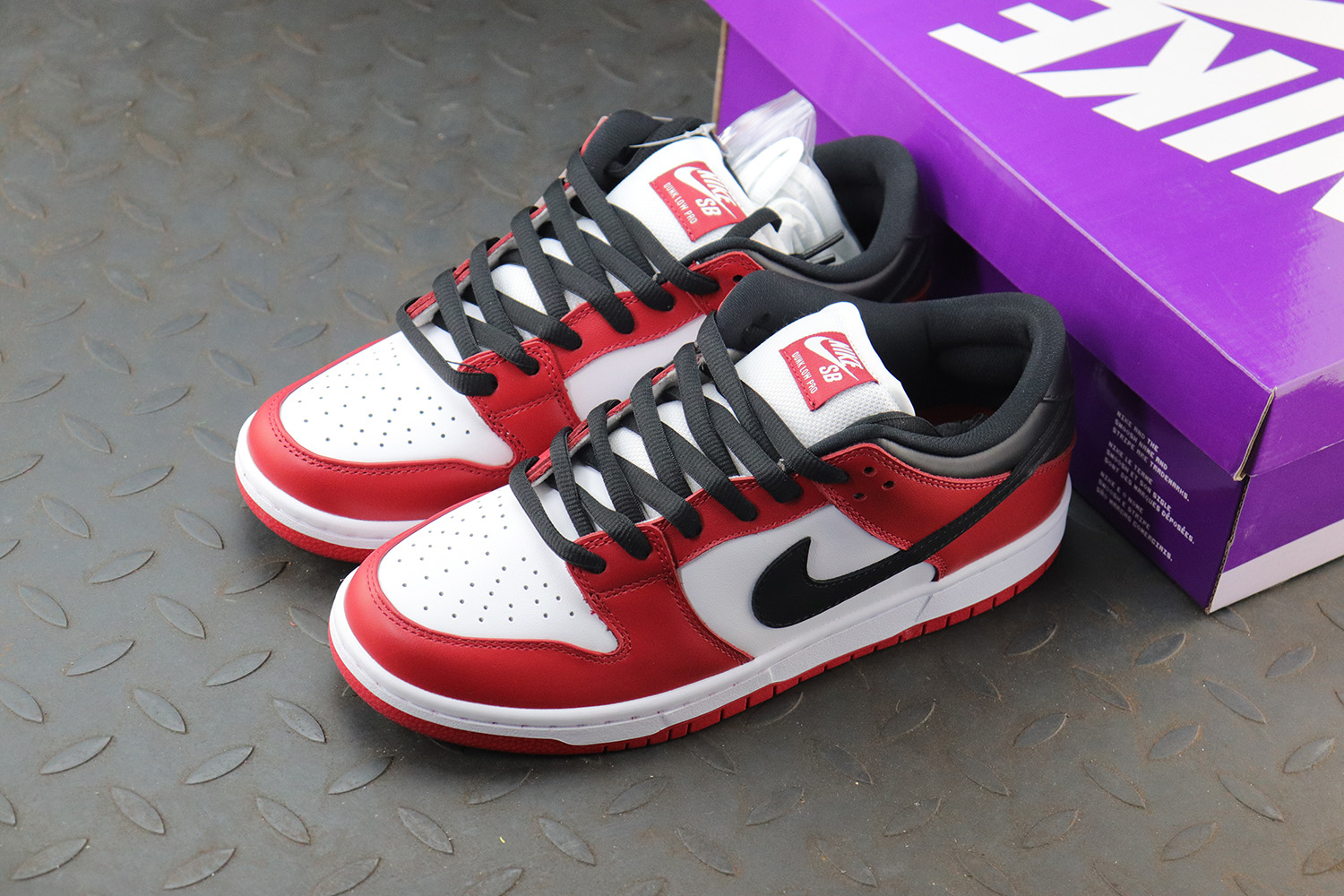 Nike Dunk SB Low “Chicago”