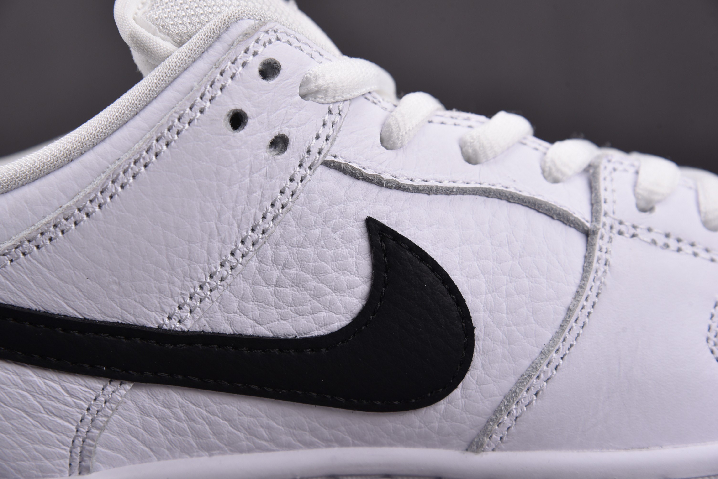 Nike SB Dunk Low Pro White Gum