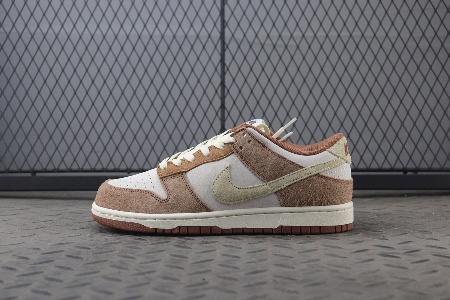 Nike Dunk Low Medium Curry