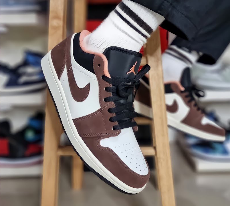 Jordan 1 Low Mocha