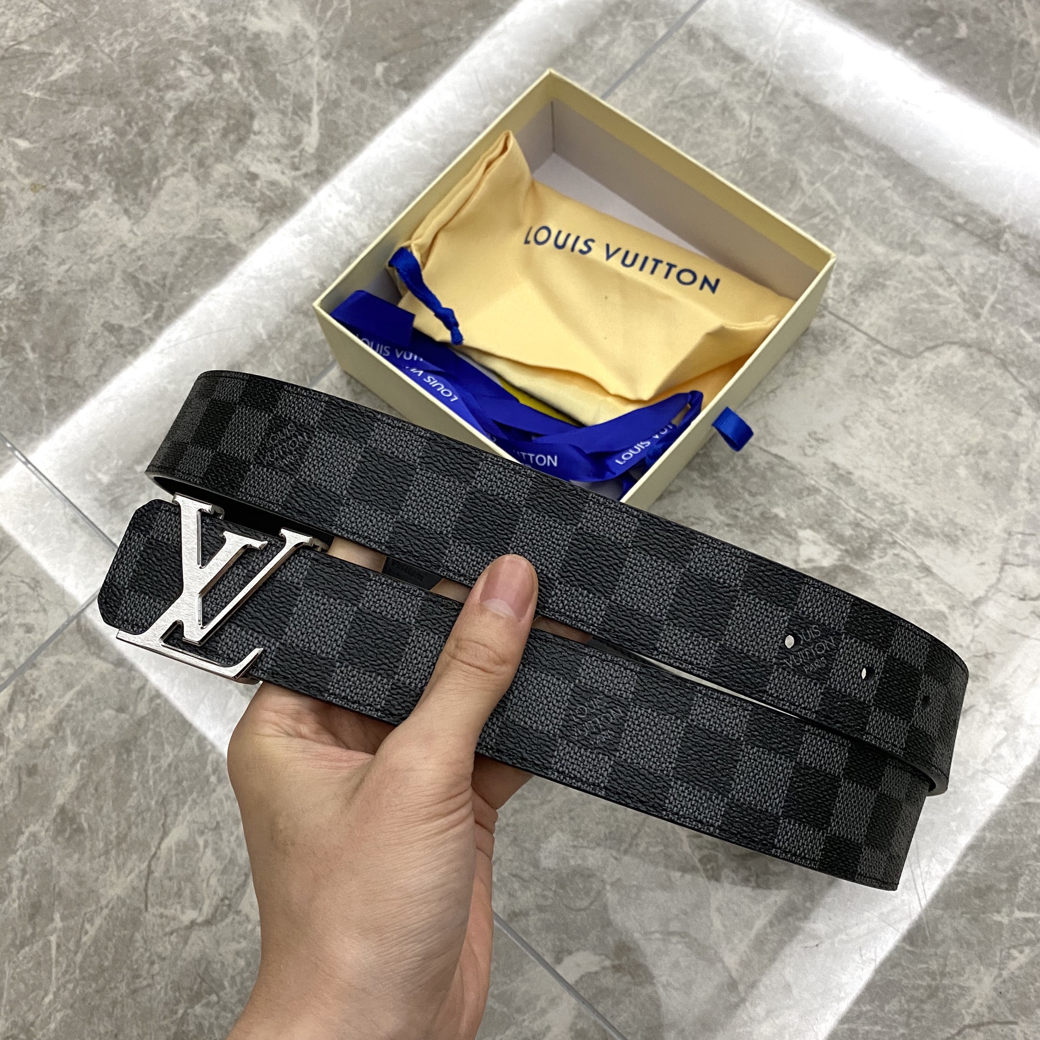 LV INITIALES REVERSIBLE BELT