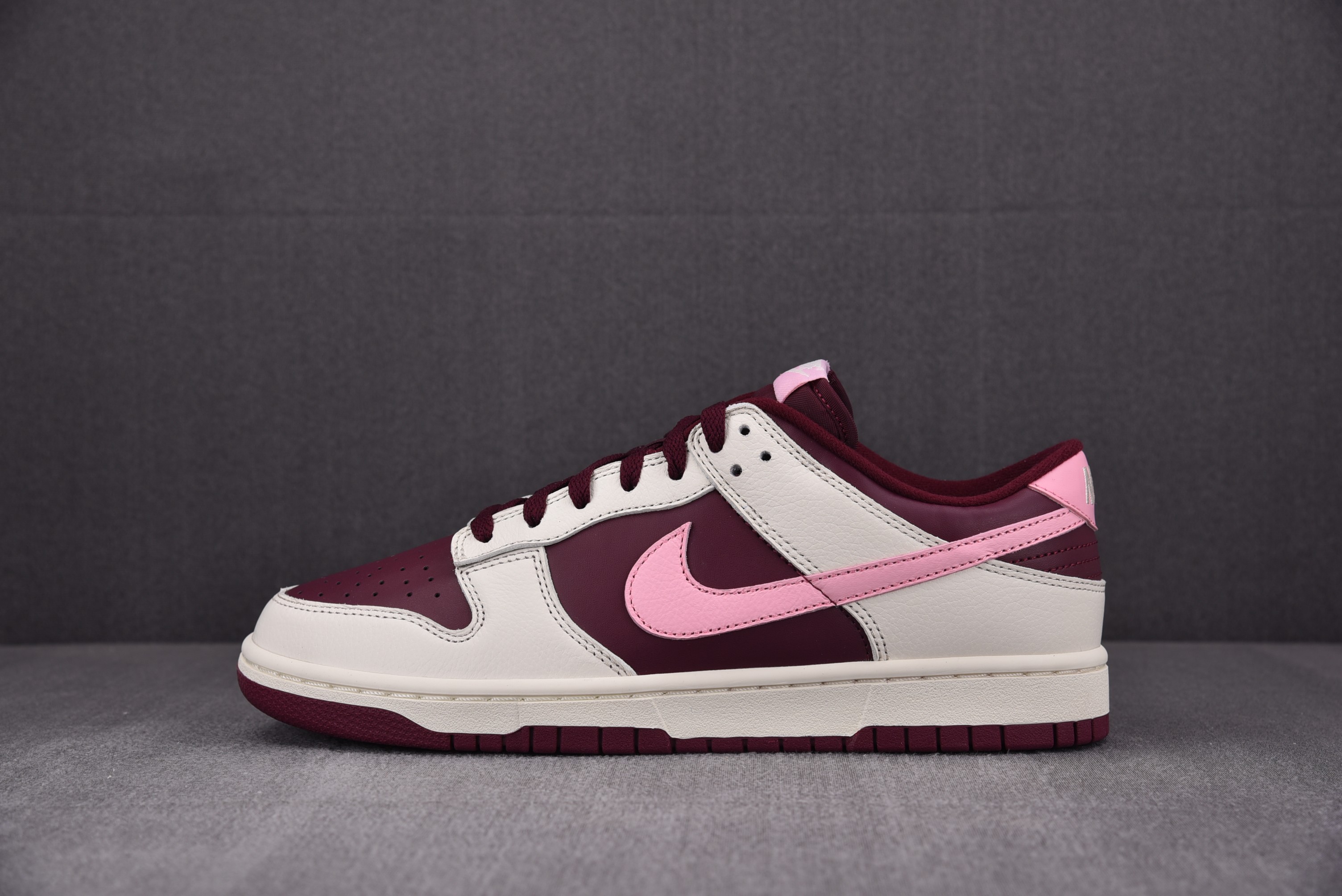 Nike Dunk Low Valentine's Day