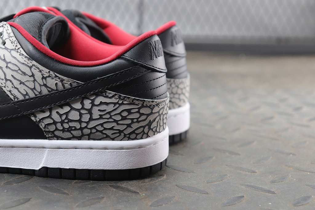 Nike Dunk SB Low Supreme Black Cement