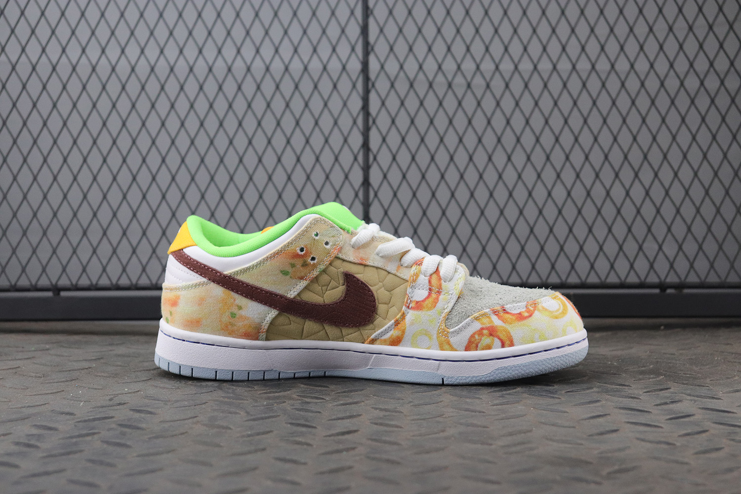 Nike SB Dunk Low Street Hawker