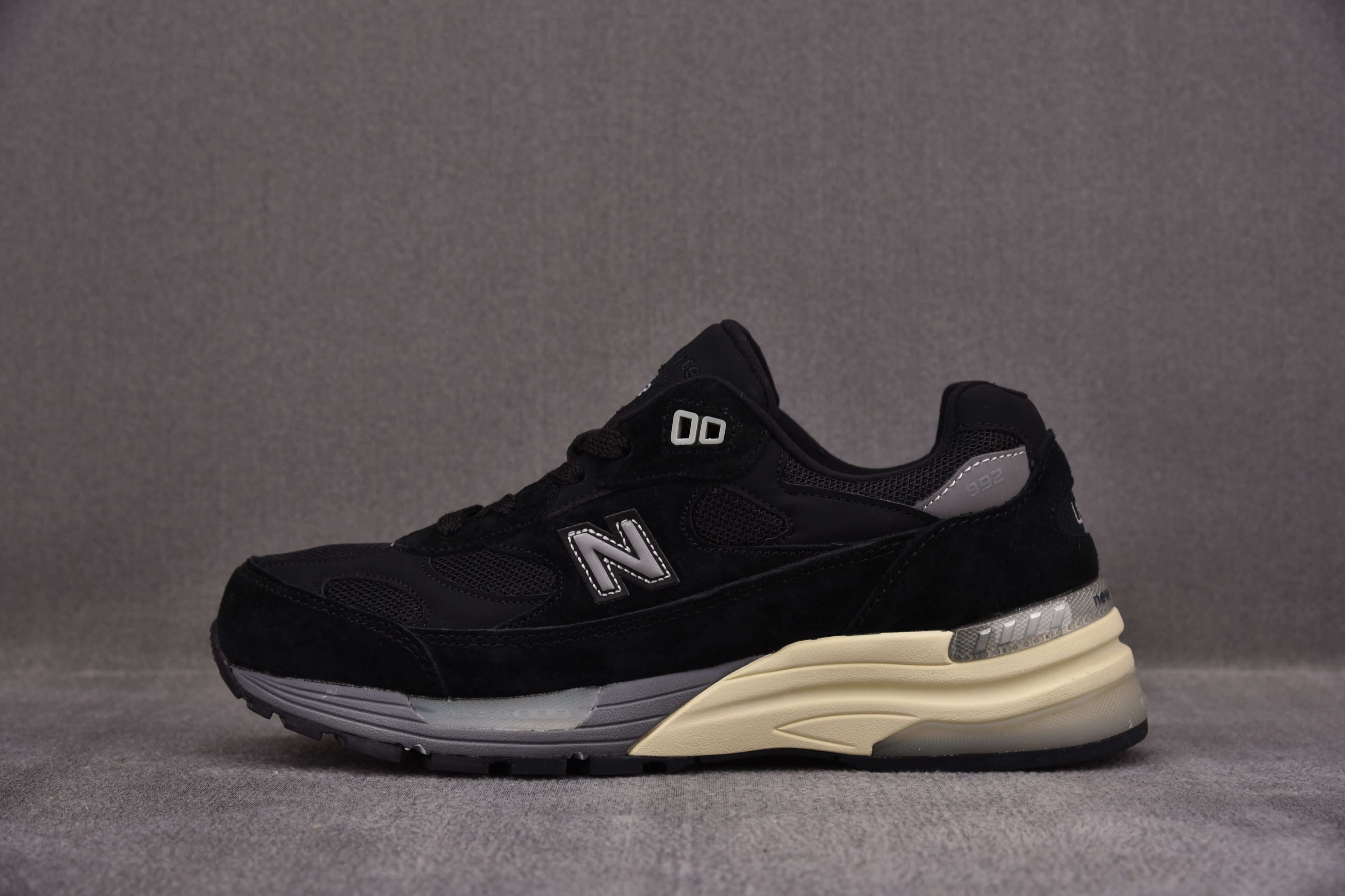 New Balance 992 Black Grey