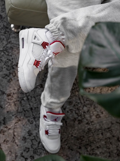 Jordan 4 Retro Metallic Orange