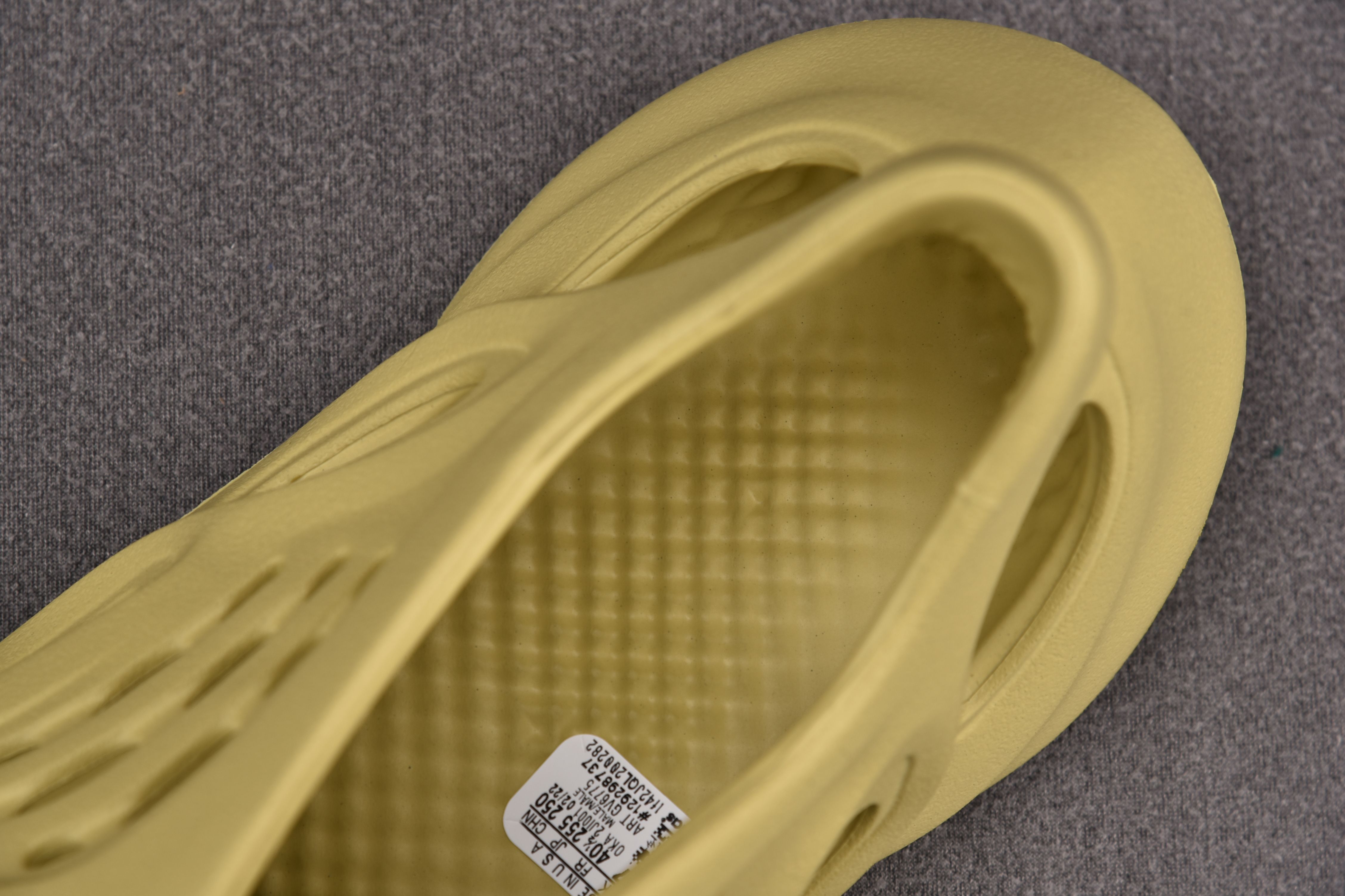 adidas Yeezy Foam RNNR Sulfur