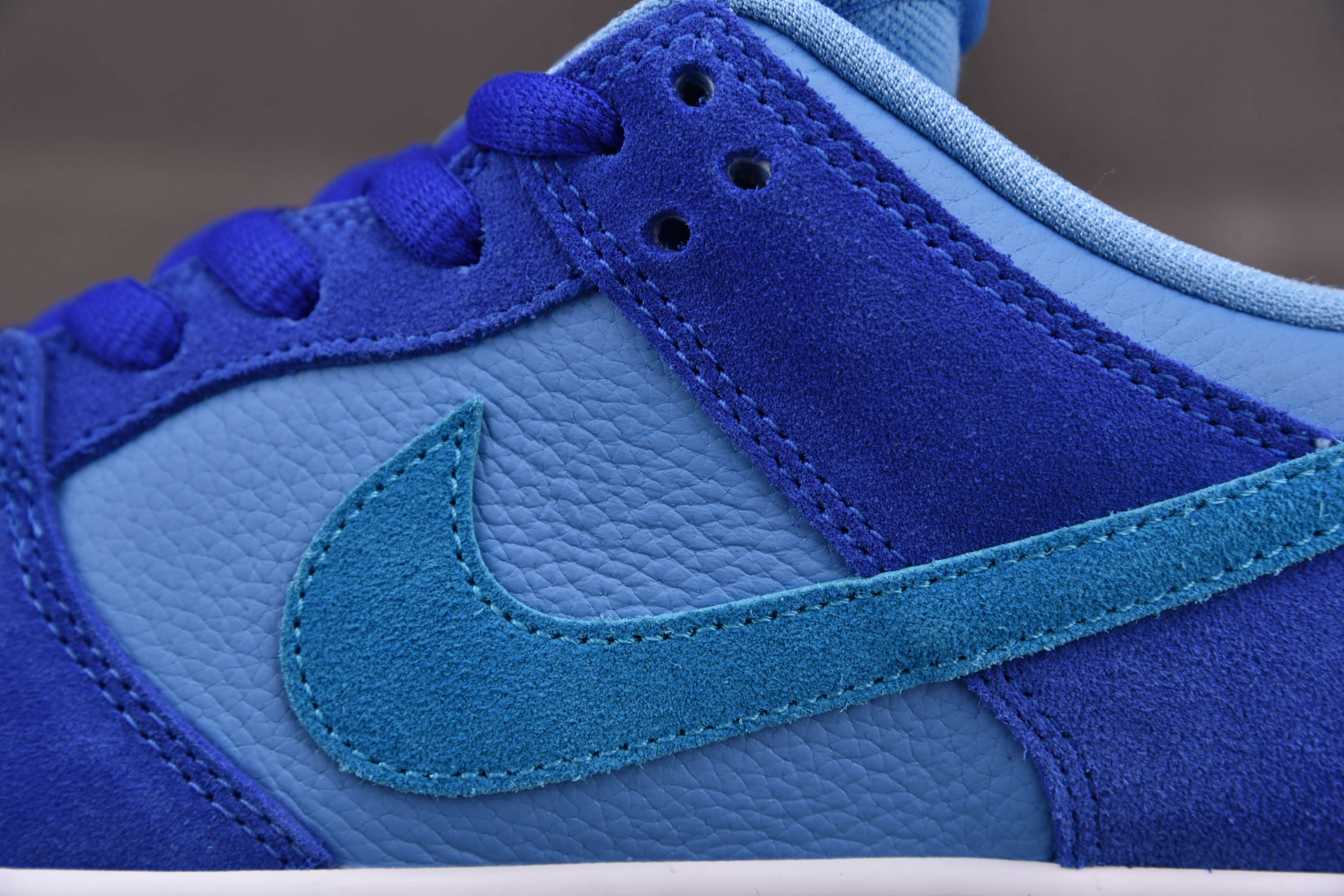 Nike SB Dunk Low Blue Raspberry