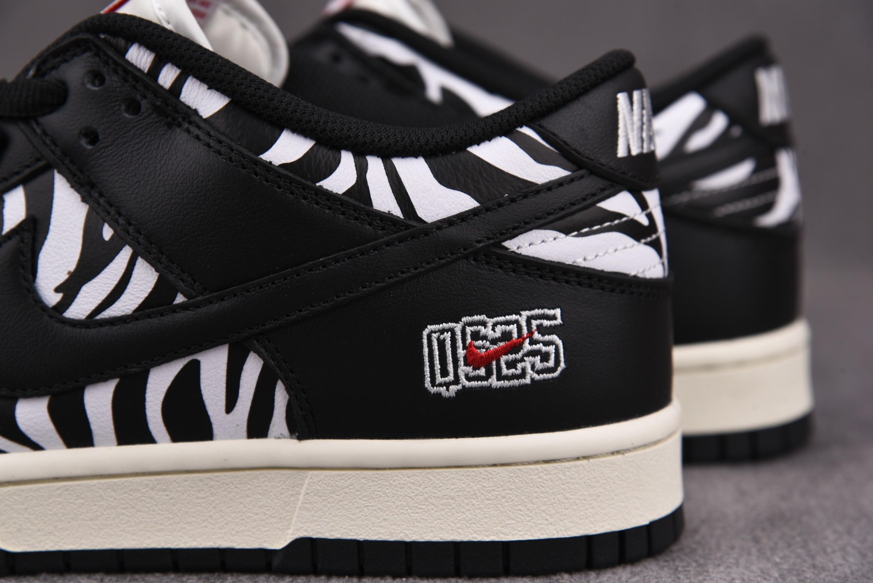 Nike SB Dunk Low OG QS Quartersnacks Zebra