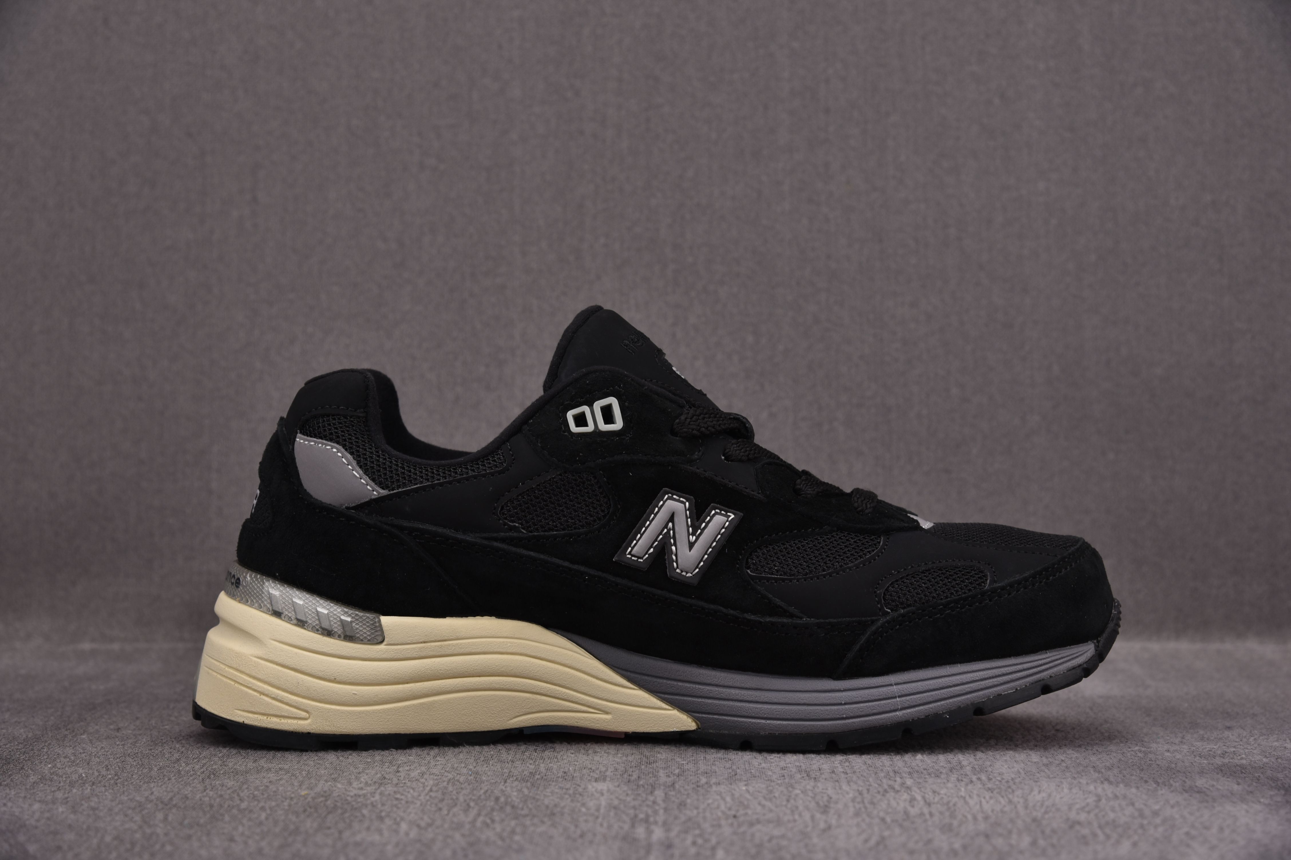 New Balance 992 Black Grey