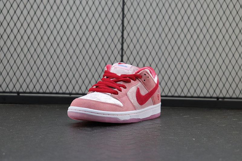 【Clearance】 SB Dunk Low x StrangeLove (Special Box)