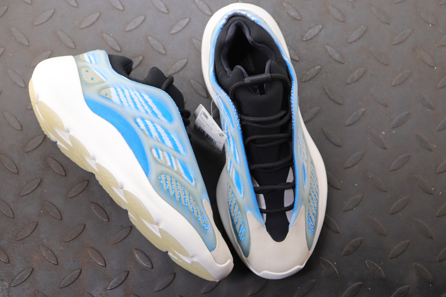 Yeezy 700 V3 Arzareth