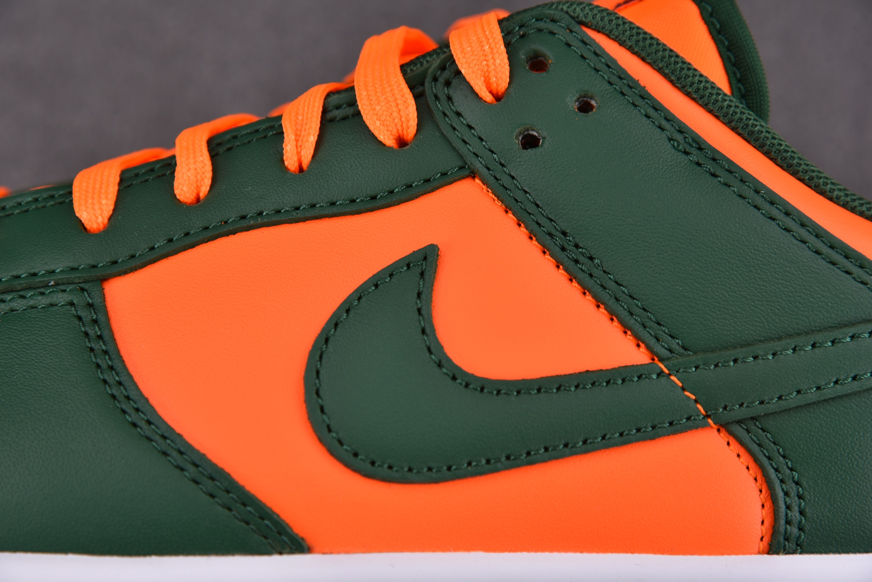 Nike Dunk Low Miami Hurricanes