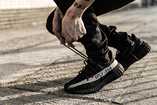 adidas Yeezy Boost 350 V2 Core Black White / Oreo (2016/2022)