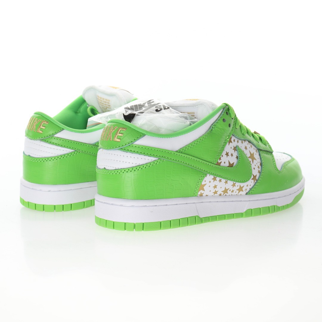 Nike SB Dunk Low Supreme Stars Mean Green