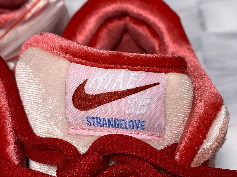 【Clearance】 SB Dunk Low x StrangeLove (Special Box)