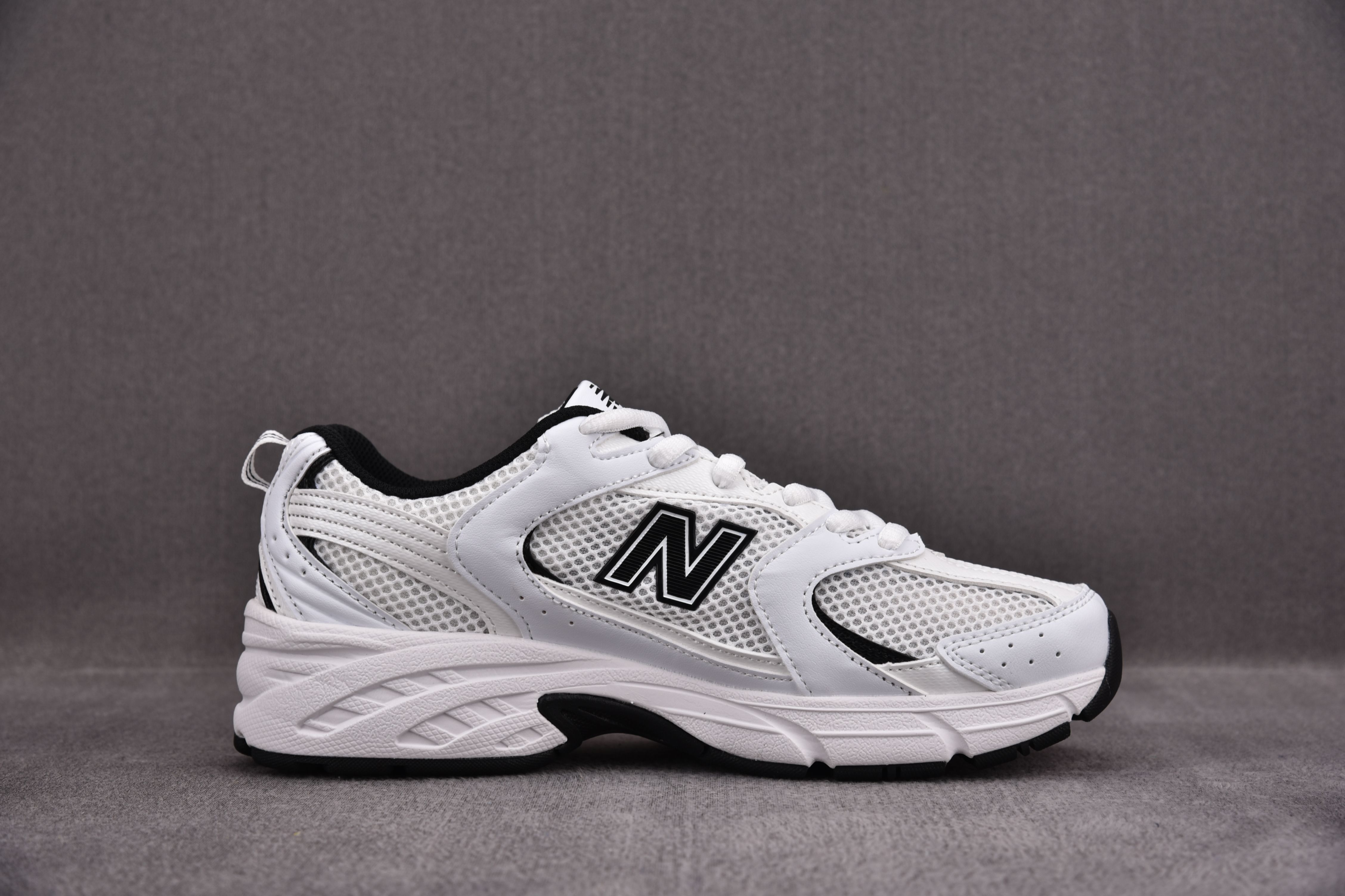 New Balance 530 White Black Details