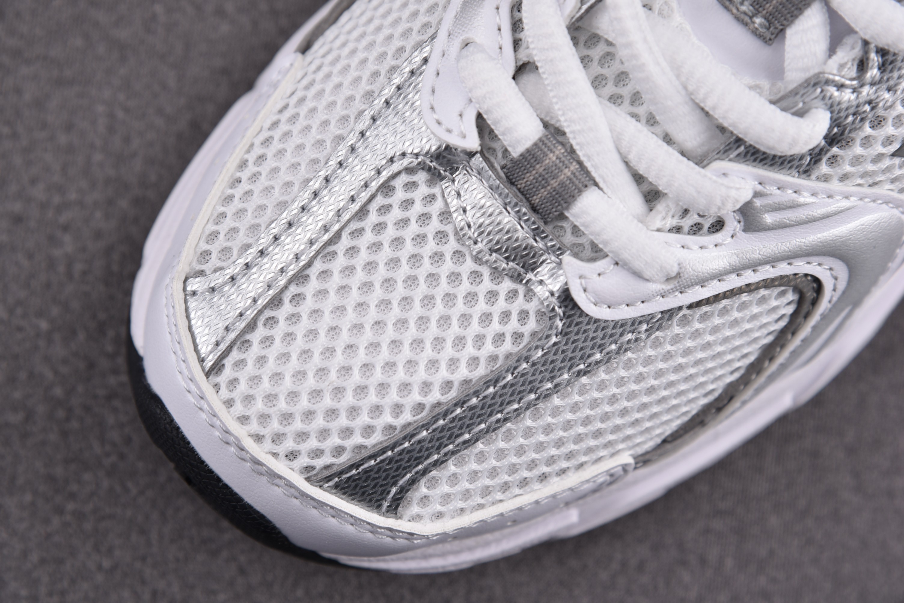 New Balance 530 White Silver Metallic