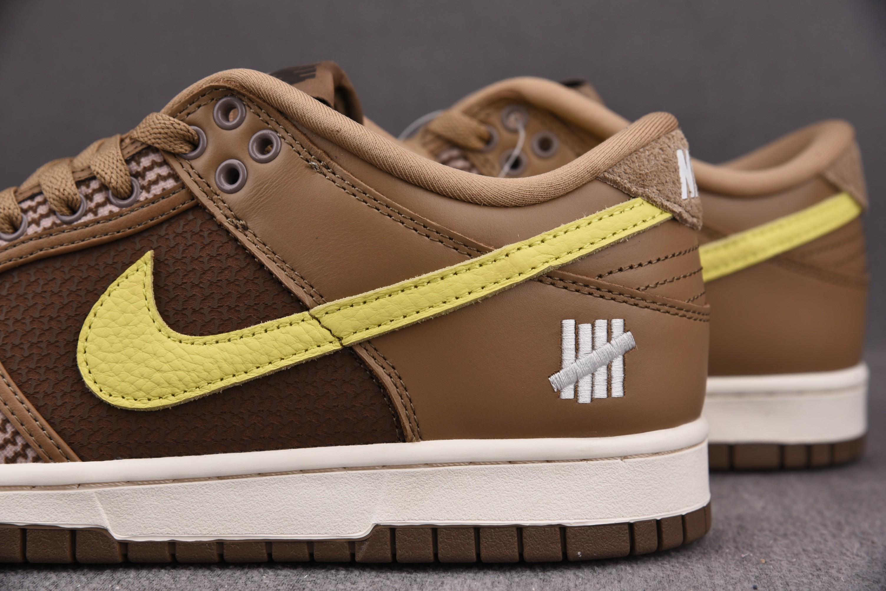Nike Dunk Low SP UNDEFEATED Canteen Dunk vs. AF1 Pack