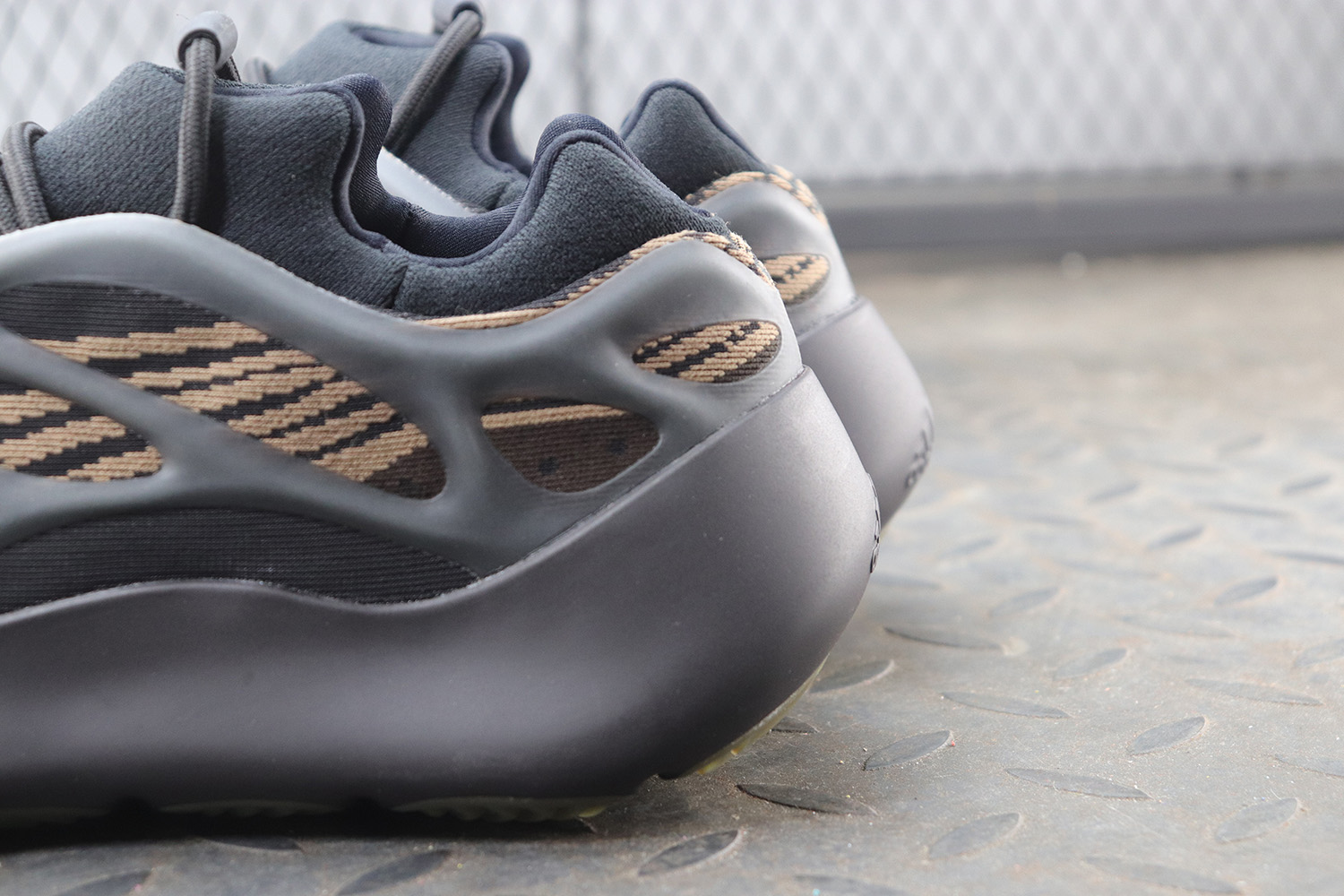 【Clearance】 Adidas Yeezy 700 V3 Clay Brown（US9.5）