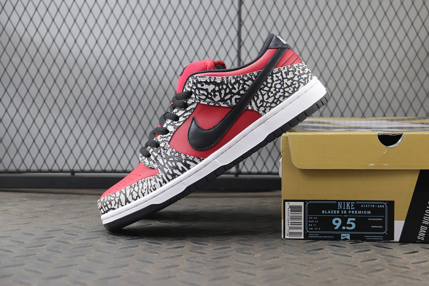 Nike Dunk SB Low Supreme Red Cement