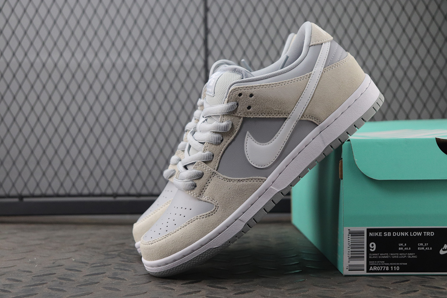 Nike SB Dunk Low Summit White Wolf Grey