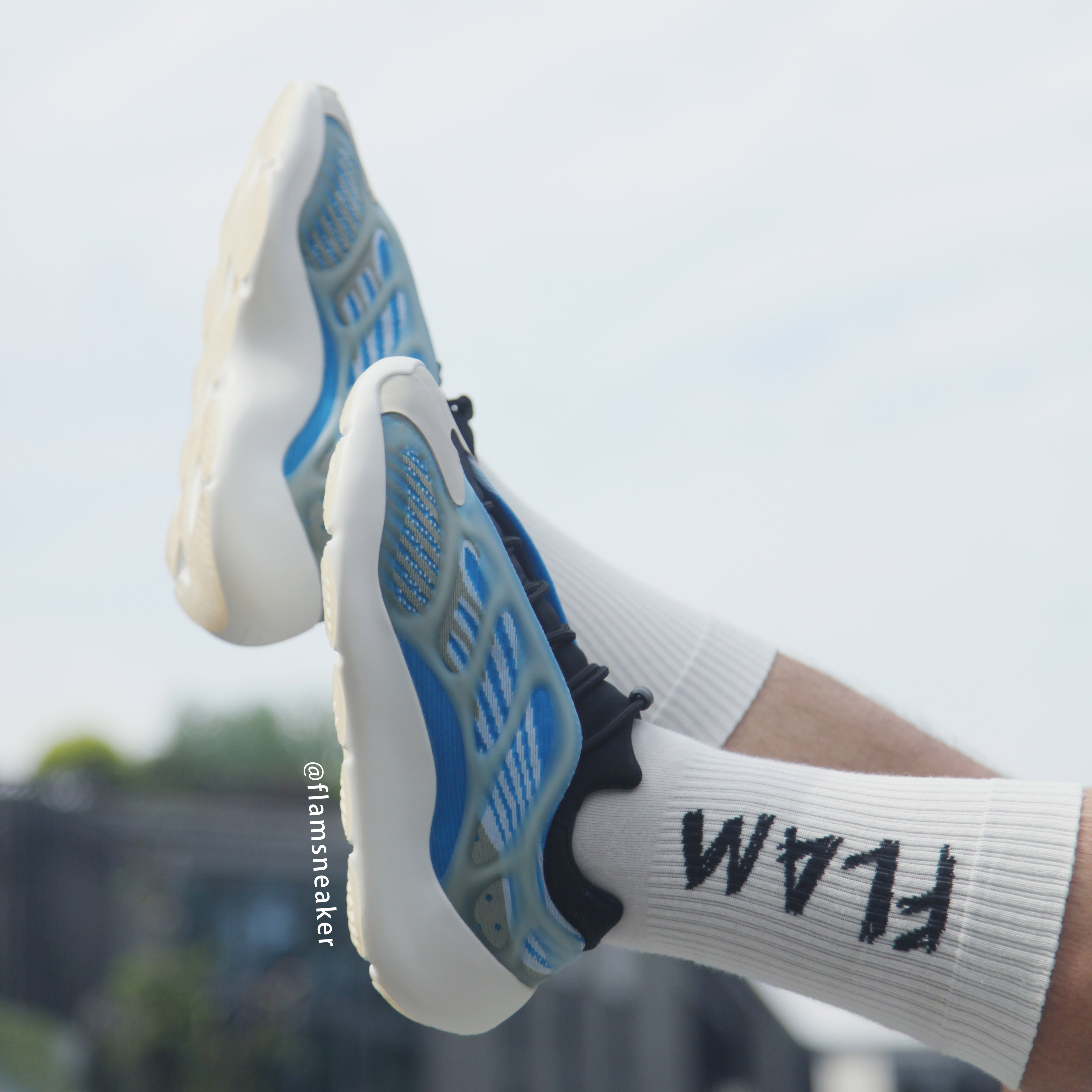 Yeezy 700 V3 Arzareth