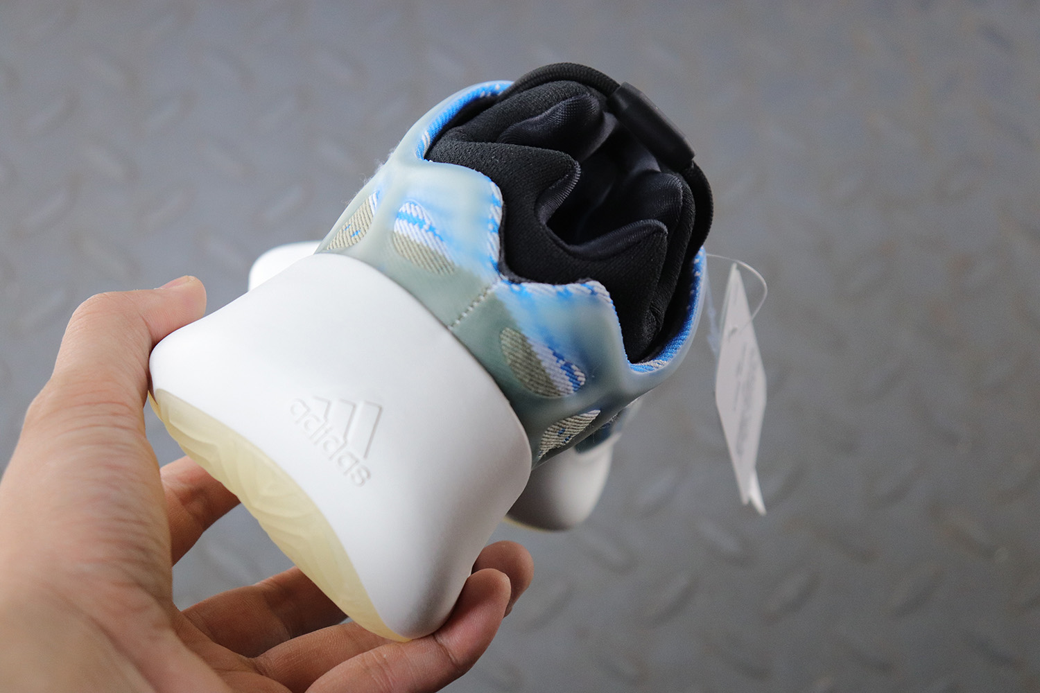 Yeezy 700 V3 Arzareth