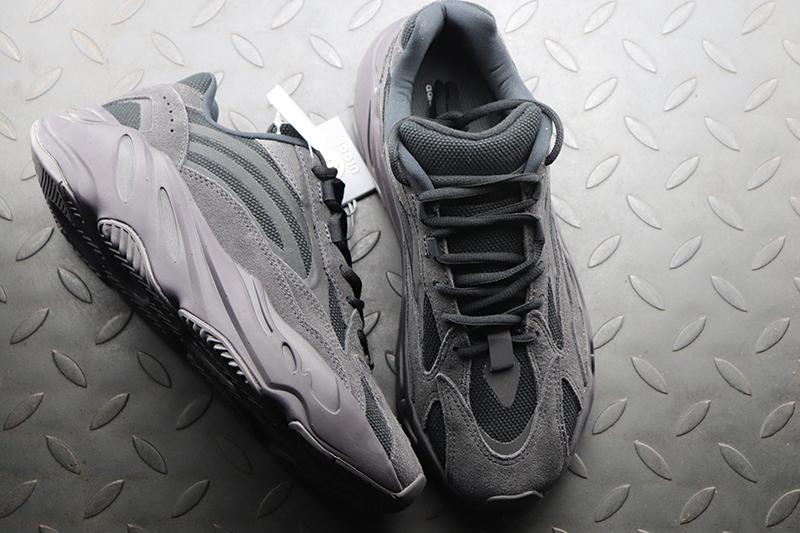 Adidas Yeezy Boost 700 V2 Vanta