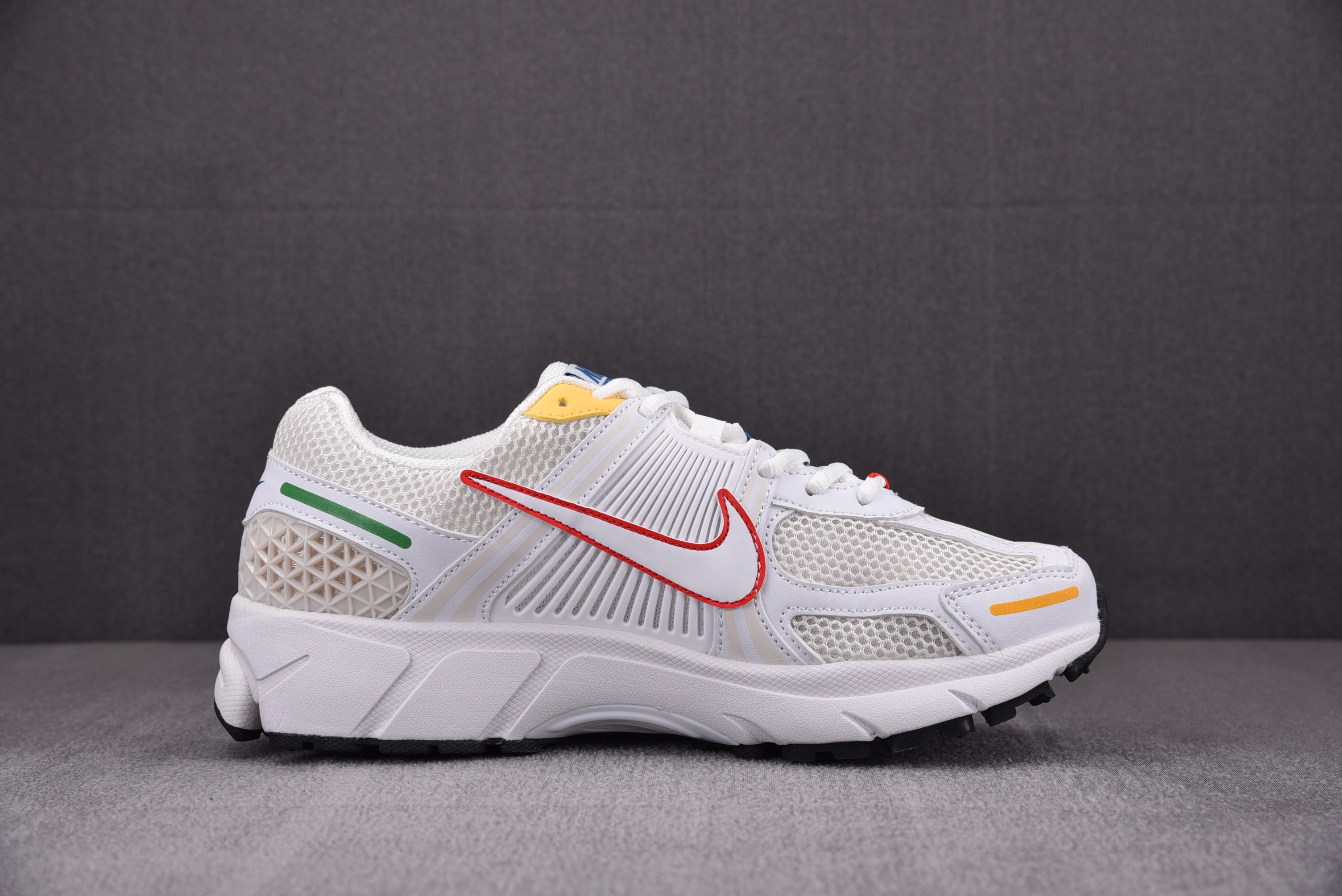 Nike Air Zoom Vomero 5
