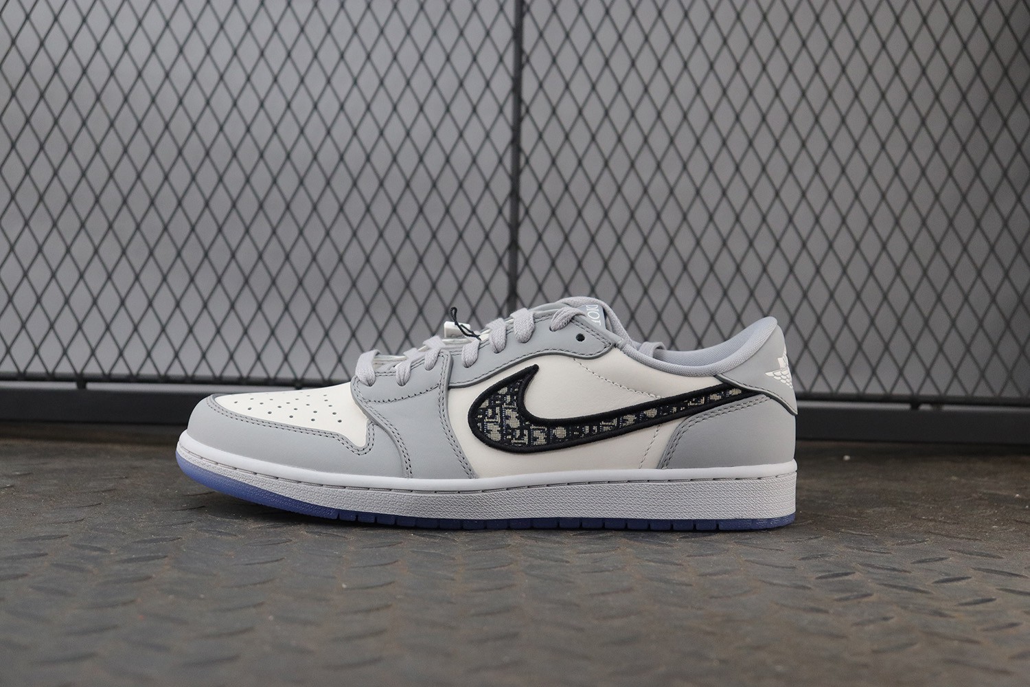 DIOR × AIR JORDAN 1 LOW (Original Box)