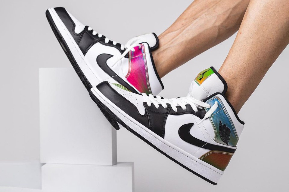 Jordan 1 Mid Heat Reactive