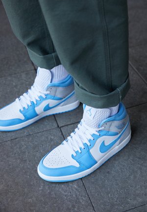 Jordan 1 Mid University Blue Grey