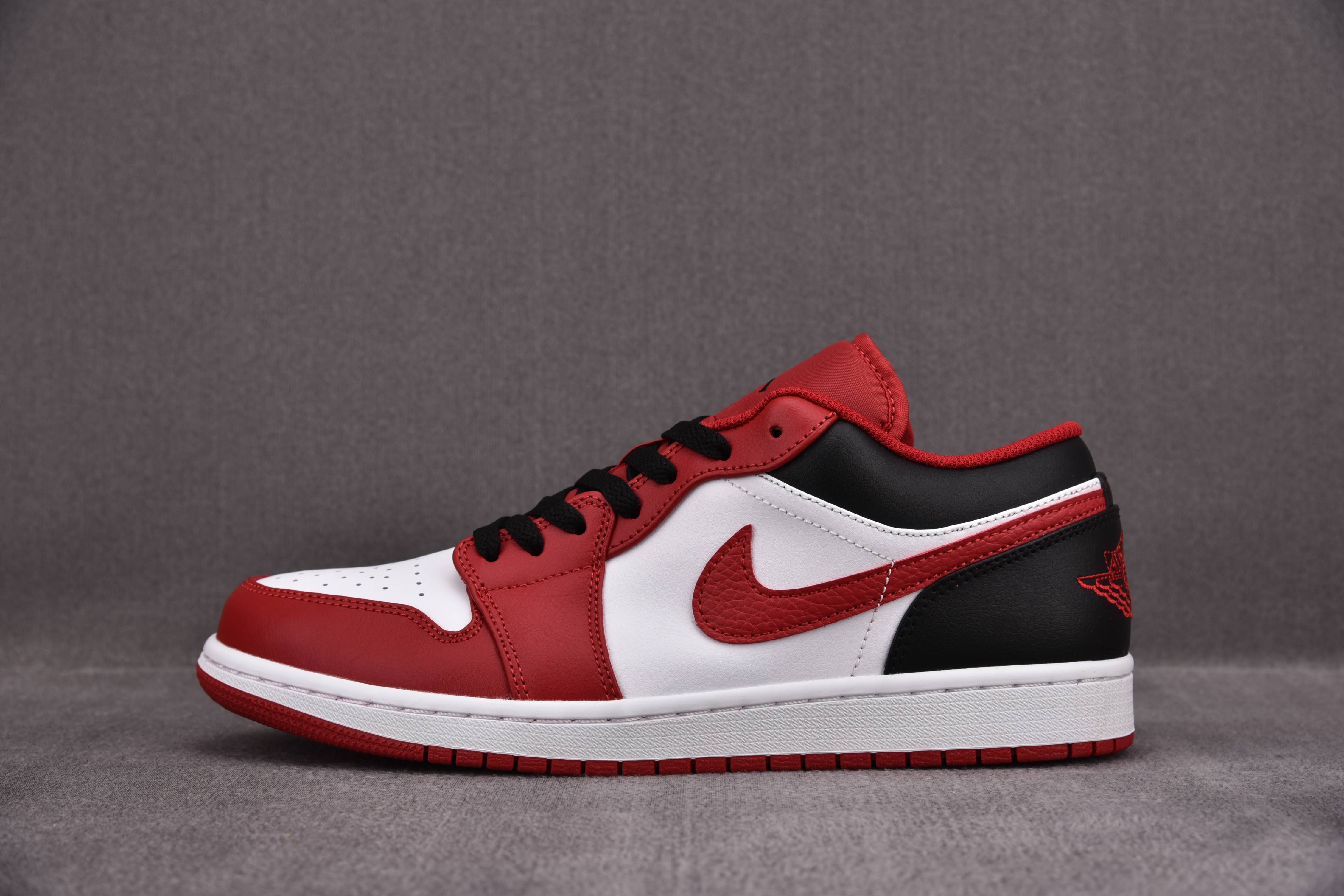 Jordan 1 Low Bulls