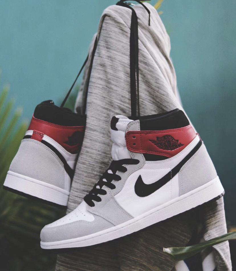 Jordan 1 Retro High Light Smoke Grey